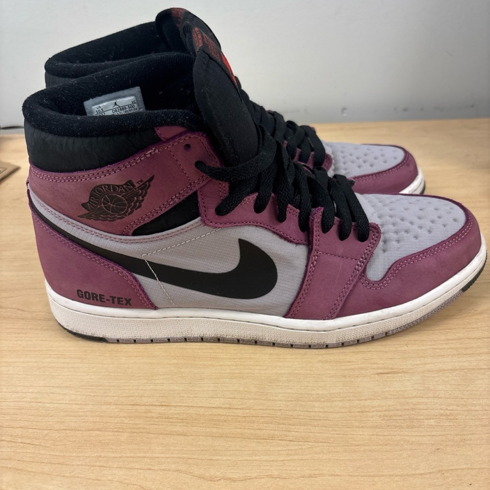 Nike Men’s Gore-Tex Sneakers - Purple and Black